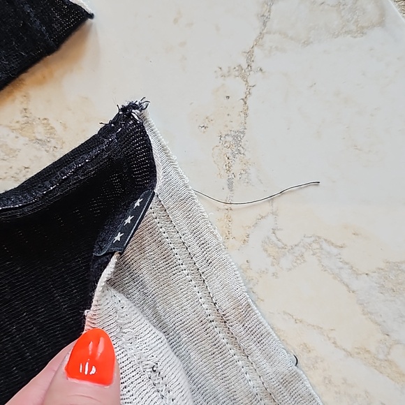 John Varvatos men's double layer sweater. Black/cream stripe. Size M - Picture 5 of 10